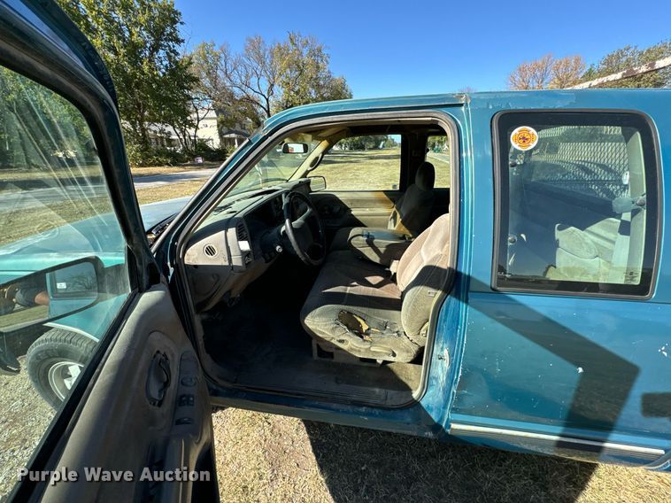 image for item JE9320 1998 Chevrolet Silverado C1500 Ext. Cab pickup truck