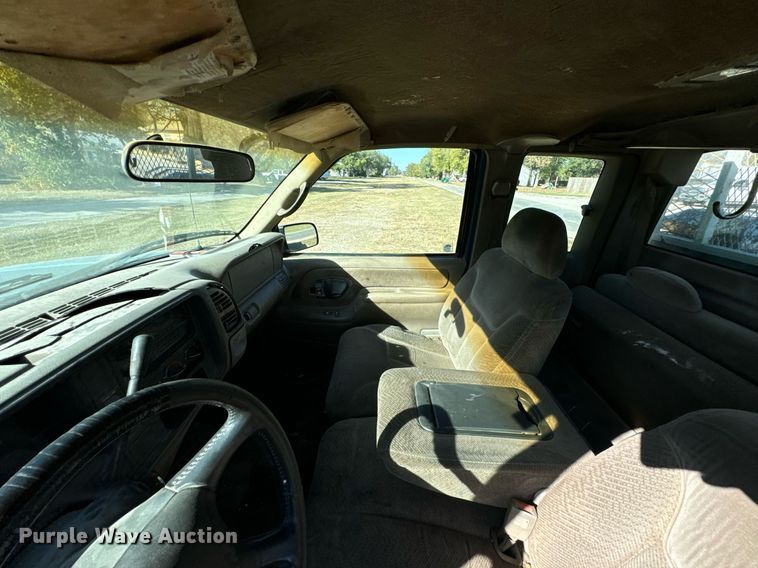 image for item JE9320 1998 Chevrolet Silverado C1500 Ext. Cab pickup truck