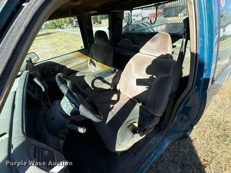 image for item JE9320 1998 Chevrolet Silverado C1500 Ext. Cab pickup truck
