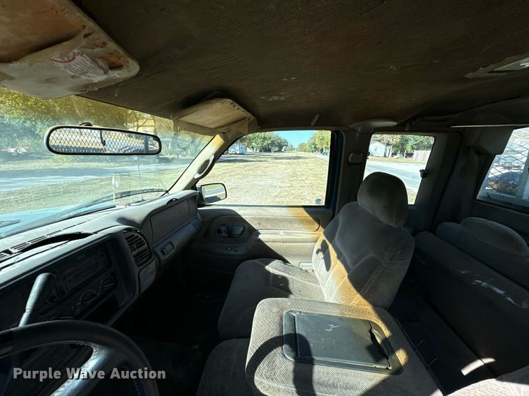 image for item JE9320 1998 Chevrolet Silverado C1500 Ext. Cab pickup truck