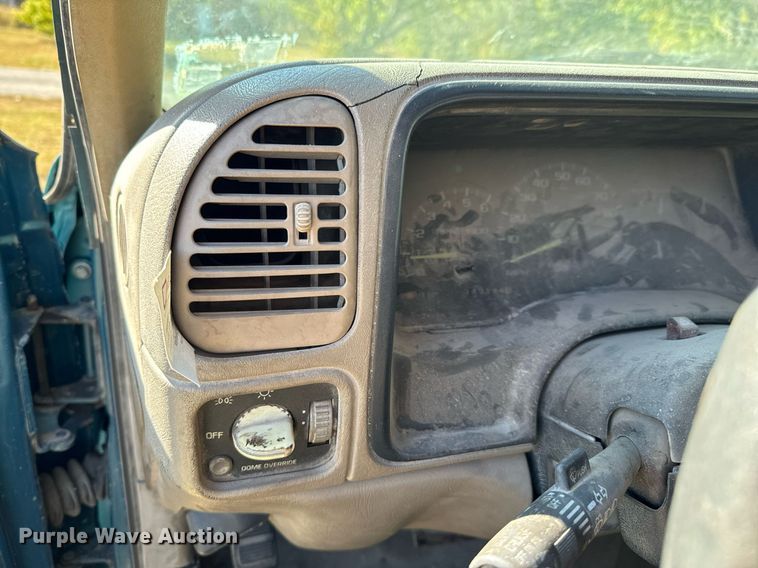 image for item JE9320 1998 Chevrolet Silverado C1500 Ext. Cab pickup truck