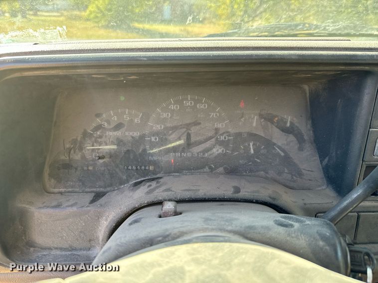 image for item JE9320 1998 Chevrolet Silverado C1500 Ext. Cab pickup truck