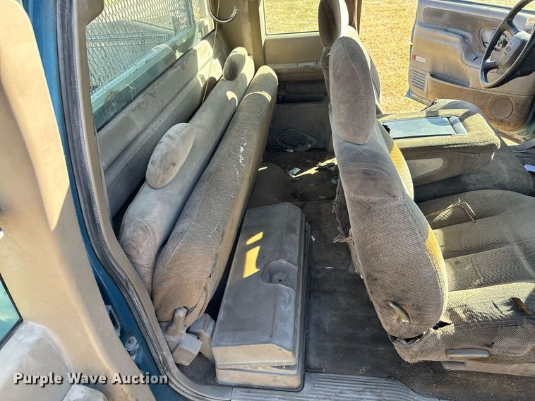 image for item JE9320 1998 Chevrolet Silverado C1500 Ext. Cab pickup truck