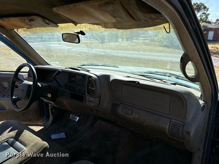 image for item JE9320 1998 Chevrolet Silverado C1500 Ext. Cab pickup truck