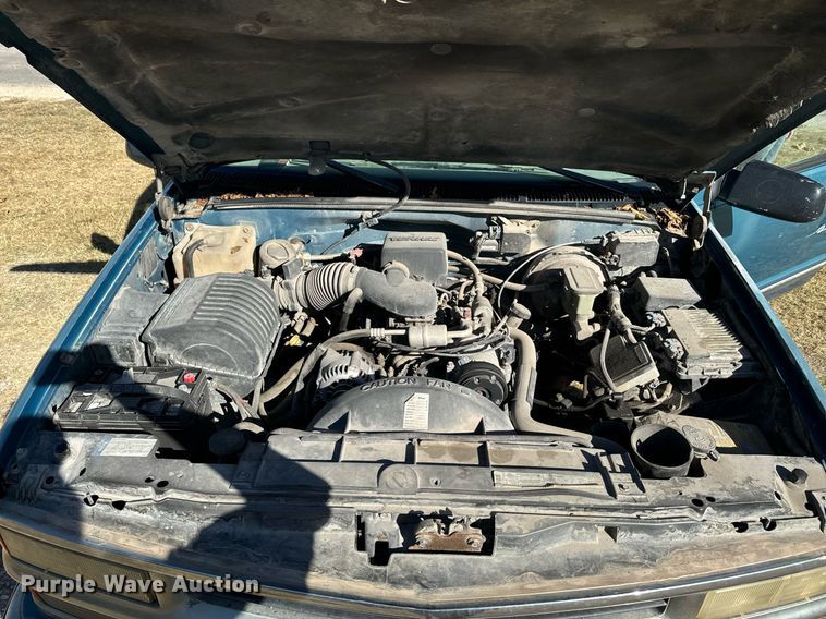 image for item JE9320 1998 Chevrolet Silverado C1500 Ext. Cab pickup truck