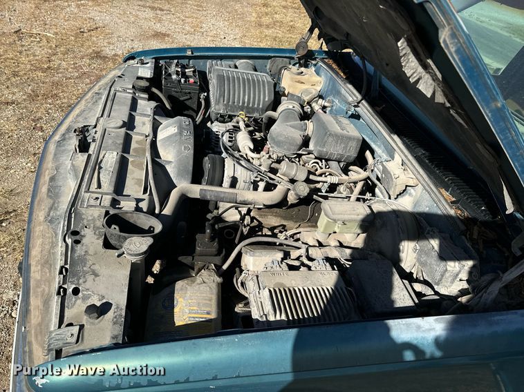 image for item JE9320 1998 Chevrolet Silverado C1500 Ext. Cab pickup truck