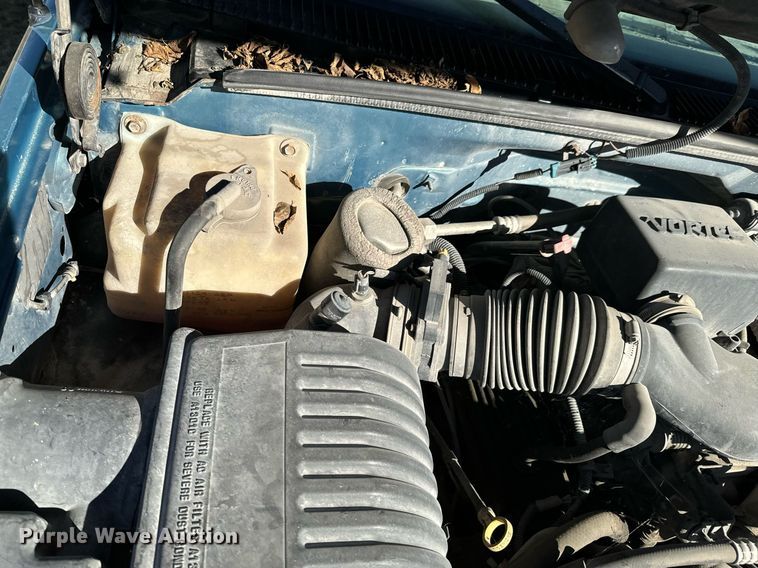 image for item JE9320 1998 Chevrolet Silverado C1500 Ext. Cab pickup truck