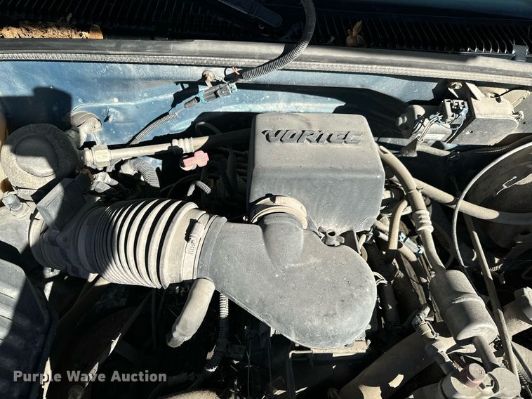 image for item JE9320 1998 Chevrolet Silverado C1500 Ext. Cab pickup truck