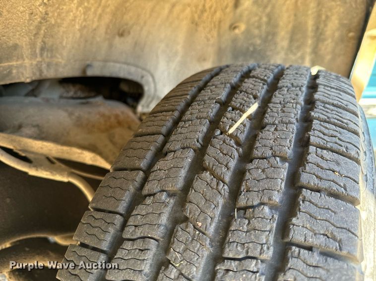 image for item JE9320 1998 Chevrolet Silverado C1500 Ext. Cab pickup truck