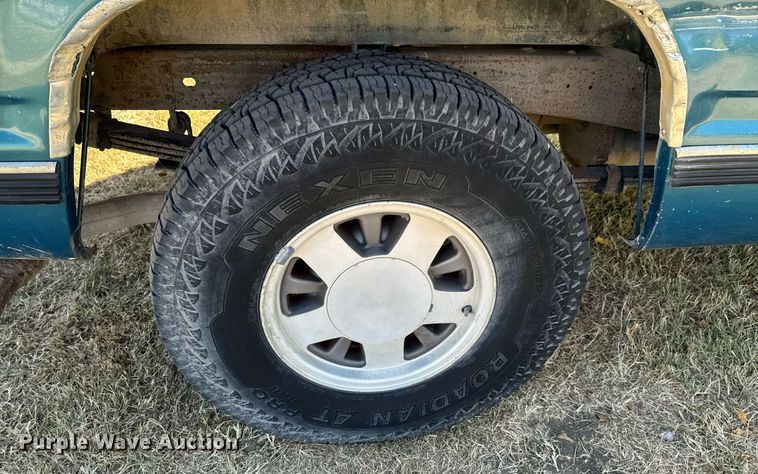 image for item JE9320 1998 Chevrolet Silverado C1500 Ext. Cab pickup truck