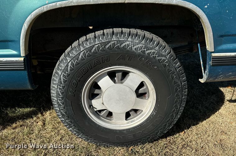 image for item JE9320 1998 Chevrolet Silverado C1500 Ext. Cab pickup truck