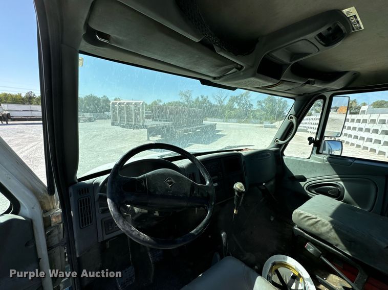 image for item JE9332 2003 International 4300 flatbed truck