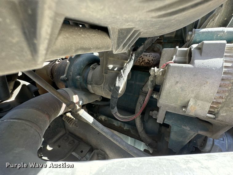 image for item JE9332 2003 International 4300 flatbed truck