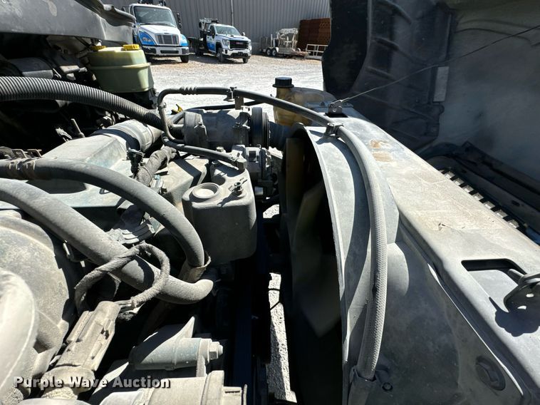 image for item JE9332 2003 International 4300 flatbed truck