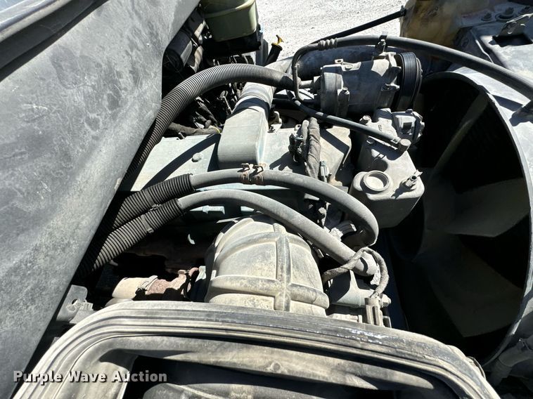 image for item JE9332 2003 International 4300 flatbed truck