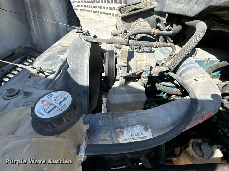 image for item JE9332 2003 International 4300 flatbed truck
