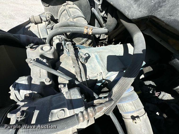 image for item JE9332 2003 International 4300 flatbed truck