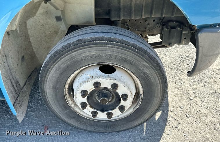 image for item JE9332 2003 International 4300 flatbed truck