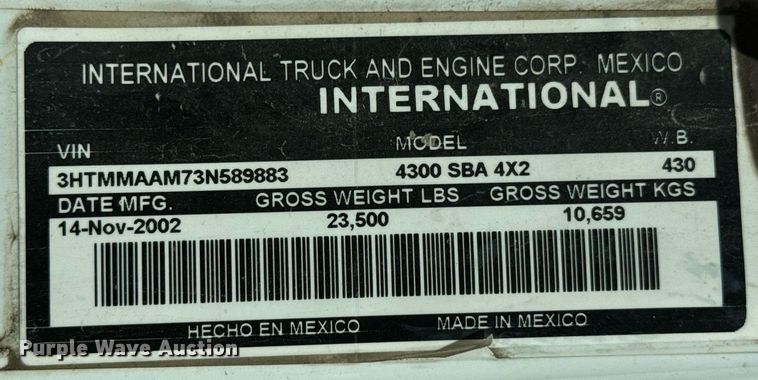 image for item JE9332 2003 International 4300 flatbed truck
