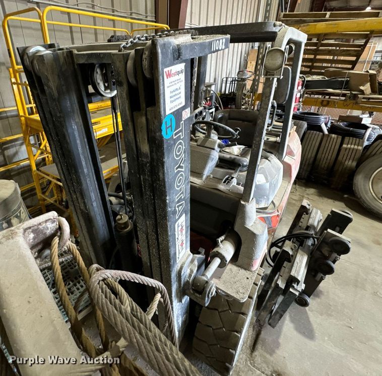 image for item JE9333 Toyota 7FGU35 forklift