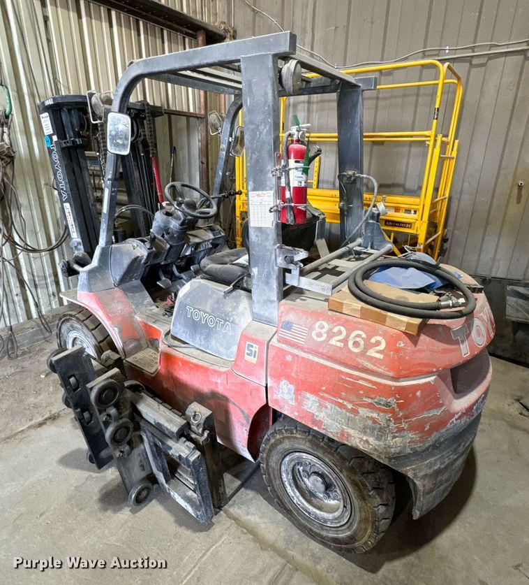 image for item JE9333 Toyota 7FGU35 forklift