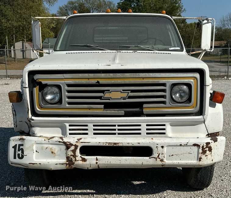 image for item JE9348 1989 Chevrolet C60 flatbed truck