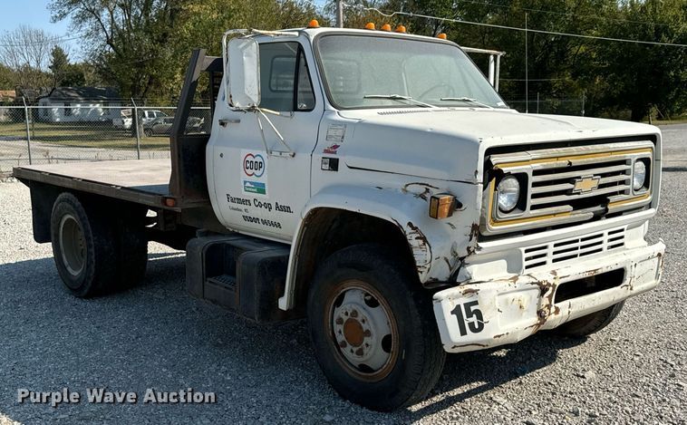image for item JE9348 1989 Chevrolet C60 flatbed truck