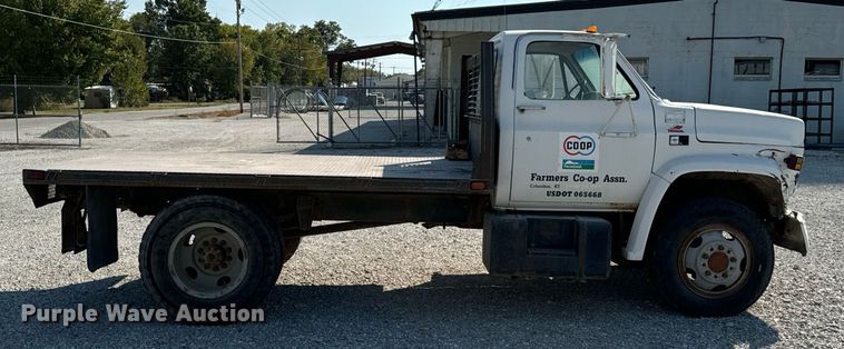 image for item JE9348 1989 Chevrolet C60 flatbed truck