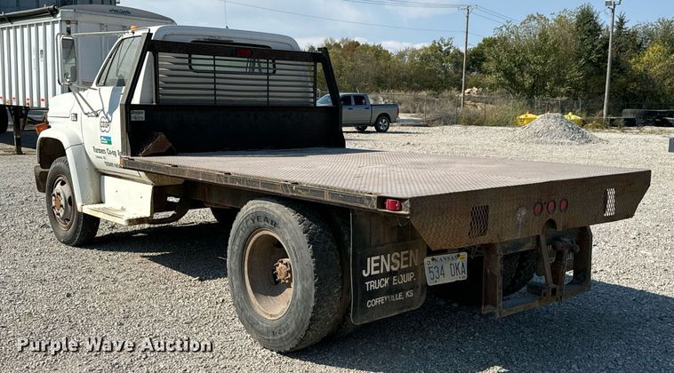 image for item JE9348 1989 Chevrolet C60 flatbed truck