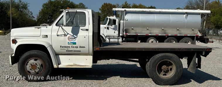 image for item JE9348 1989 Chevrolet C60 flatbed truck