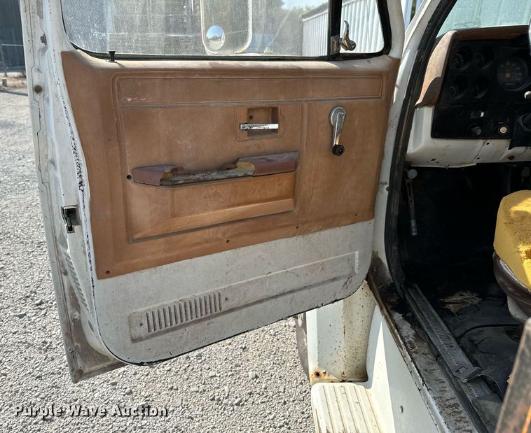 image for item JE9348 1989 Chevrolet C60 flatbed truck