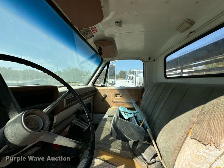 image for item JE9348 1989 Chevrolet C60 flatbed truck