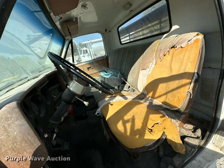 image for item JE9348 1989 Chevrolet C60 flatbed truck