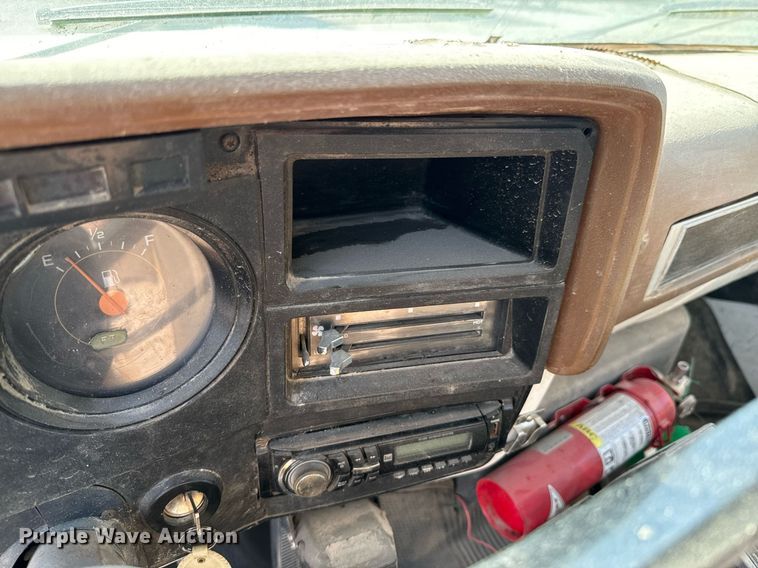 image for item JE9348 1989 Chevrolet C60 flatbed truck