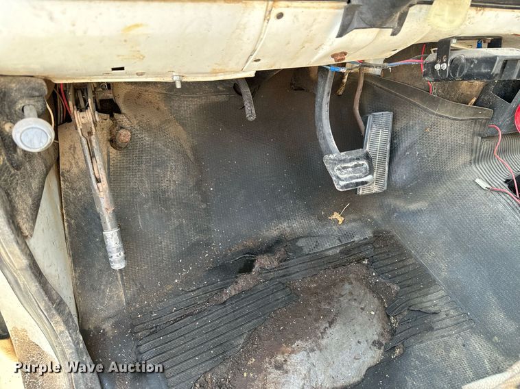 image for item JE9348 1989 Chevrolet C60 flatbed truck