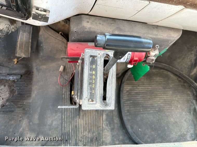 image for item JE9348 1989 Chevrolet C60 flatbed truck