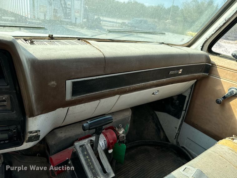 image for item JE9348 1989 Chevrolet C60 flatbed truck