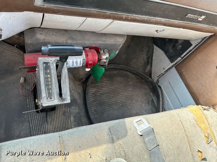 image for item JE9348 1989 Chevrolet C60 flatbed truck