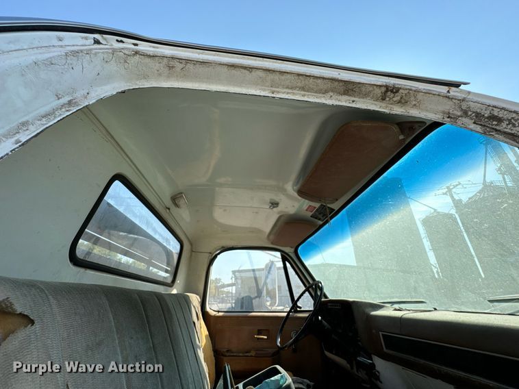 image for item JE9348 1989 Chevrolet C60 flatbed truck