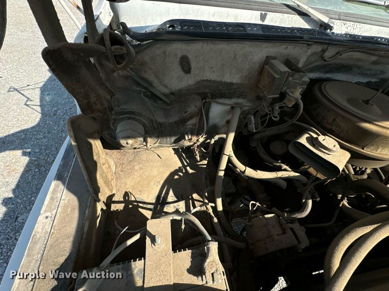 image for item JE9348 1989 Chevrolet C60 flatbed truck