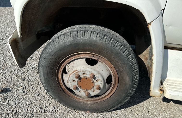 image for item JE9348 1989 Chevrolet C60 flatbed truck