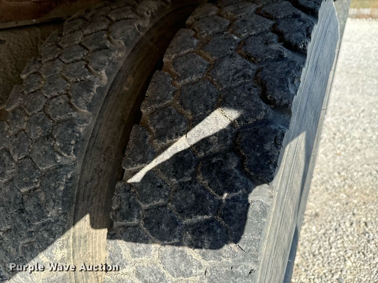 image for item JE9348 1989 Chevrolet C60 flatbed truck