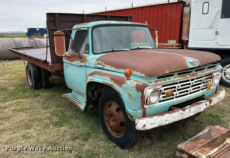image for item NP9612 1964 Ford F600 flatbed truck