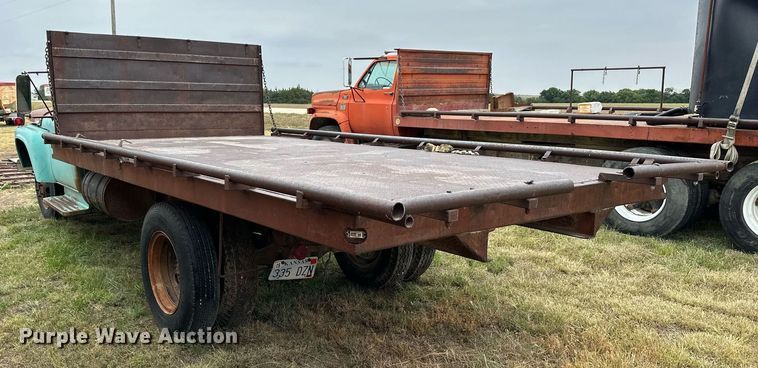 image for item NP9612 1964 Ford F600 flatbed truck