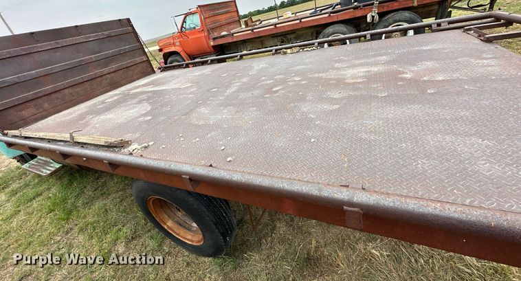 image for item NP9612 1964 Ford F600 flatbed truck