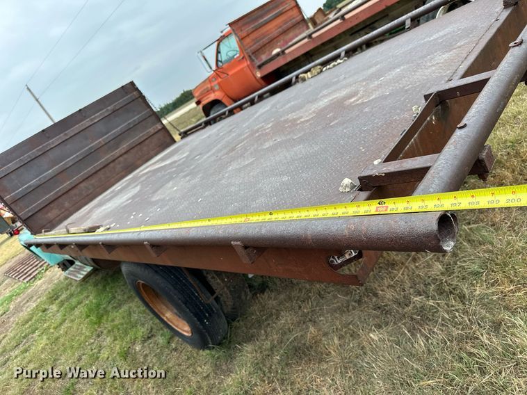 image for item NP9612 1964 Ford F600 flatbed truck