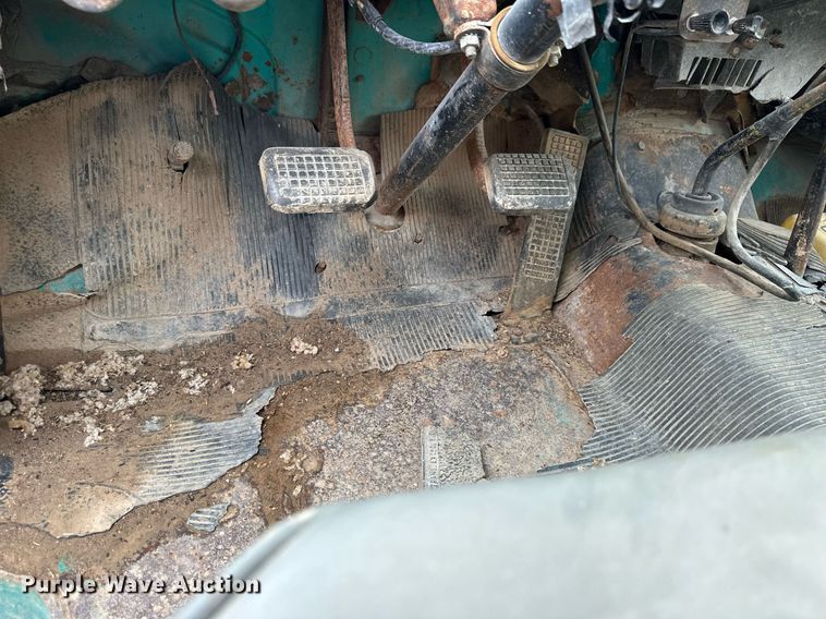 image for item NP9612 1964 Ford F600 flatbed truck