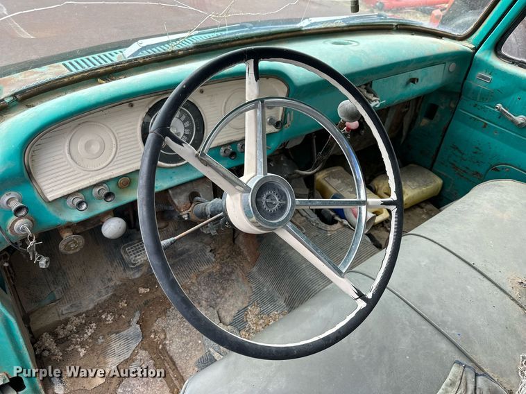 image for item NP9612 1964 Ford F600 flatbed truck