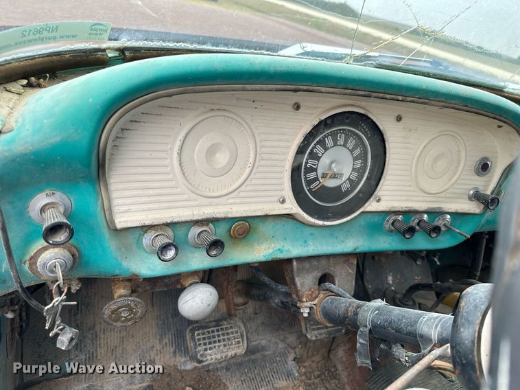 image for item NP9612 1964 Ford F600 flatbed truck