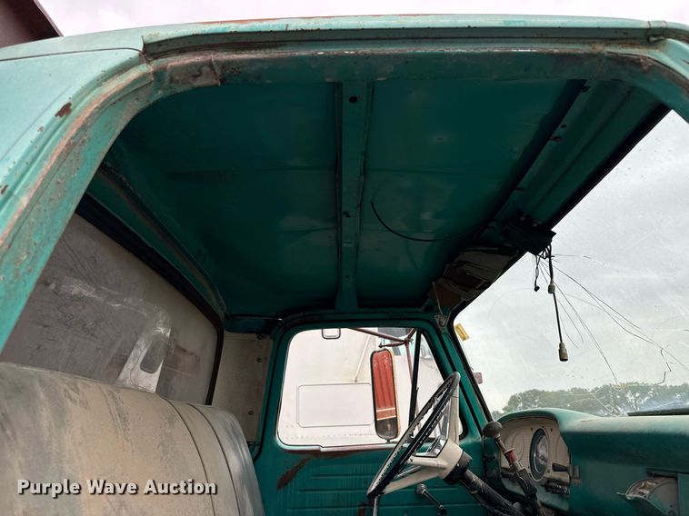 image for item NP9612 1964 Ford F600 flatbed truck